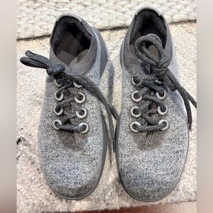 Women’s Allbirds wool grey runner size 8.5 excellent condition.